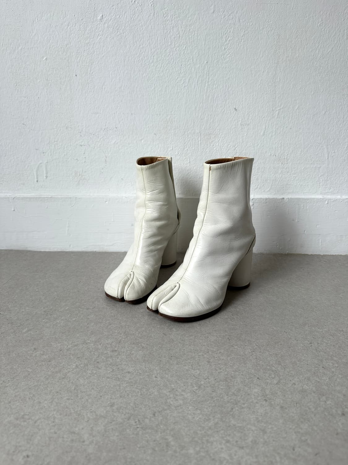 마르지엘라 PVC 코팅 레더 타비부츠 아이보리 상품이미지1