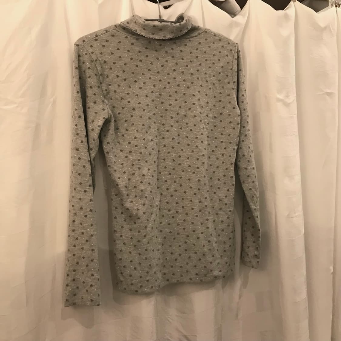 Theoria 세오리아 모리걸 네잎클로버 셔링 폴라티 상품이미지4