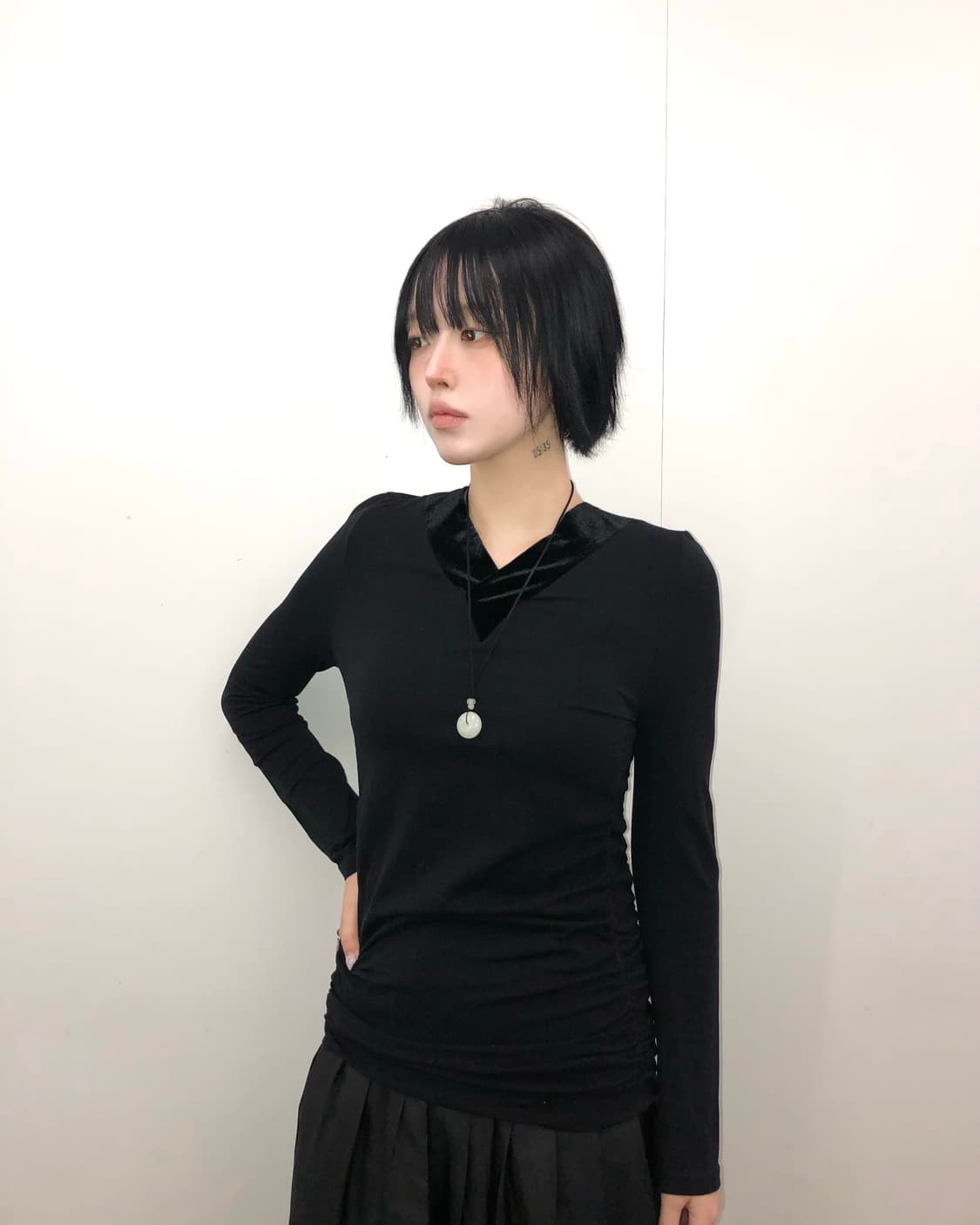 블랙 브이넥 슬리브 상품이미지1