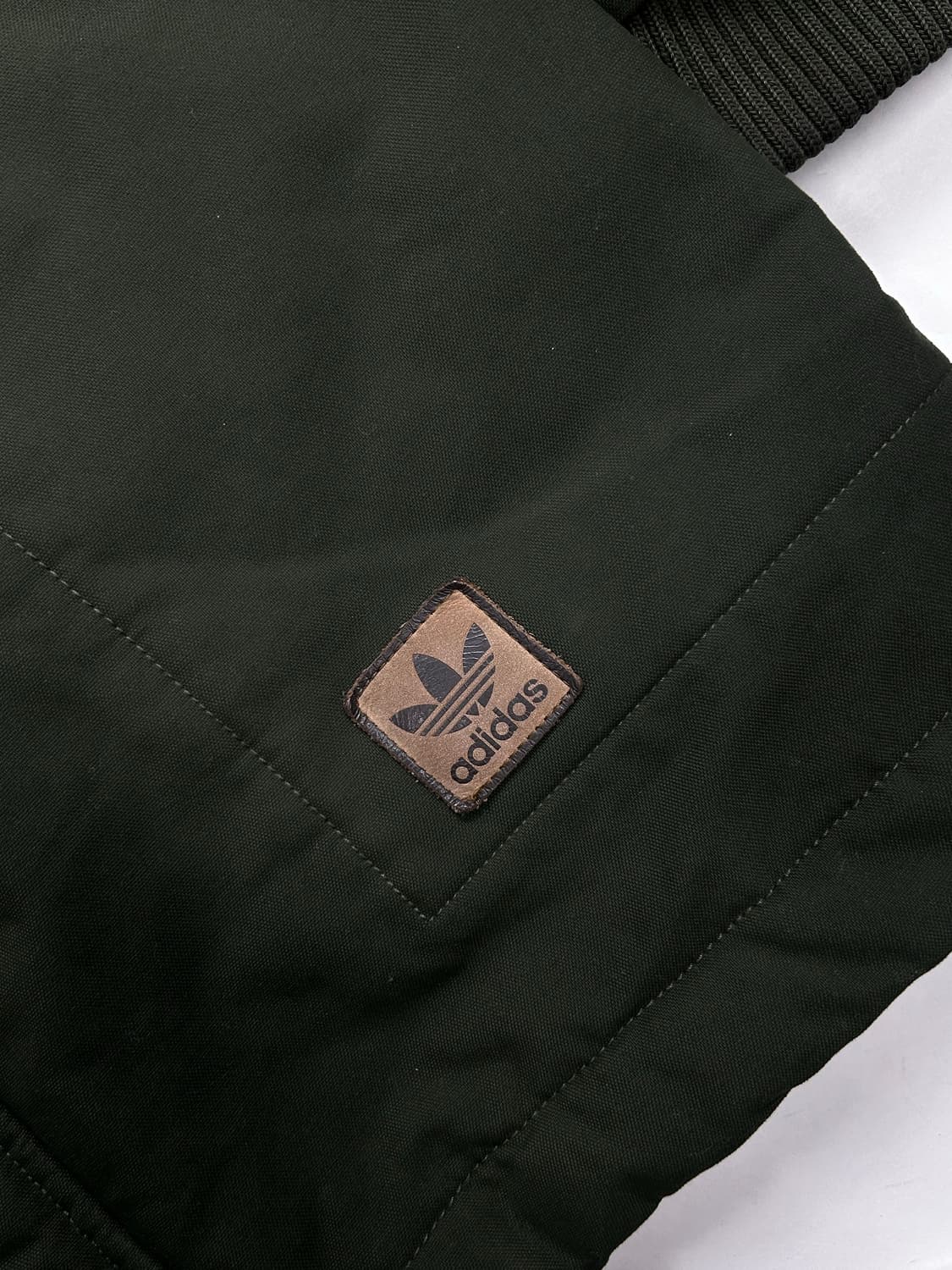 아디다스 카키 올리브 다운 파카 100 상품이미지10