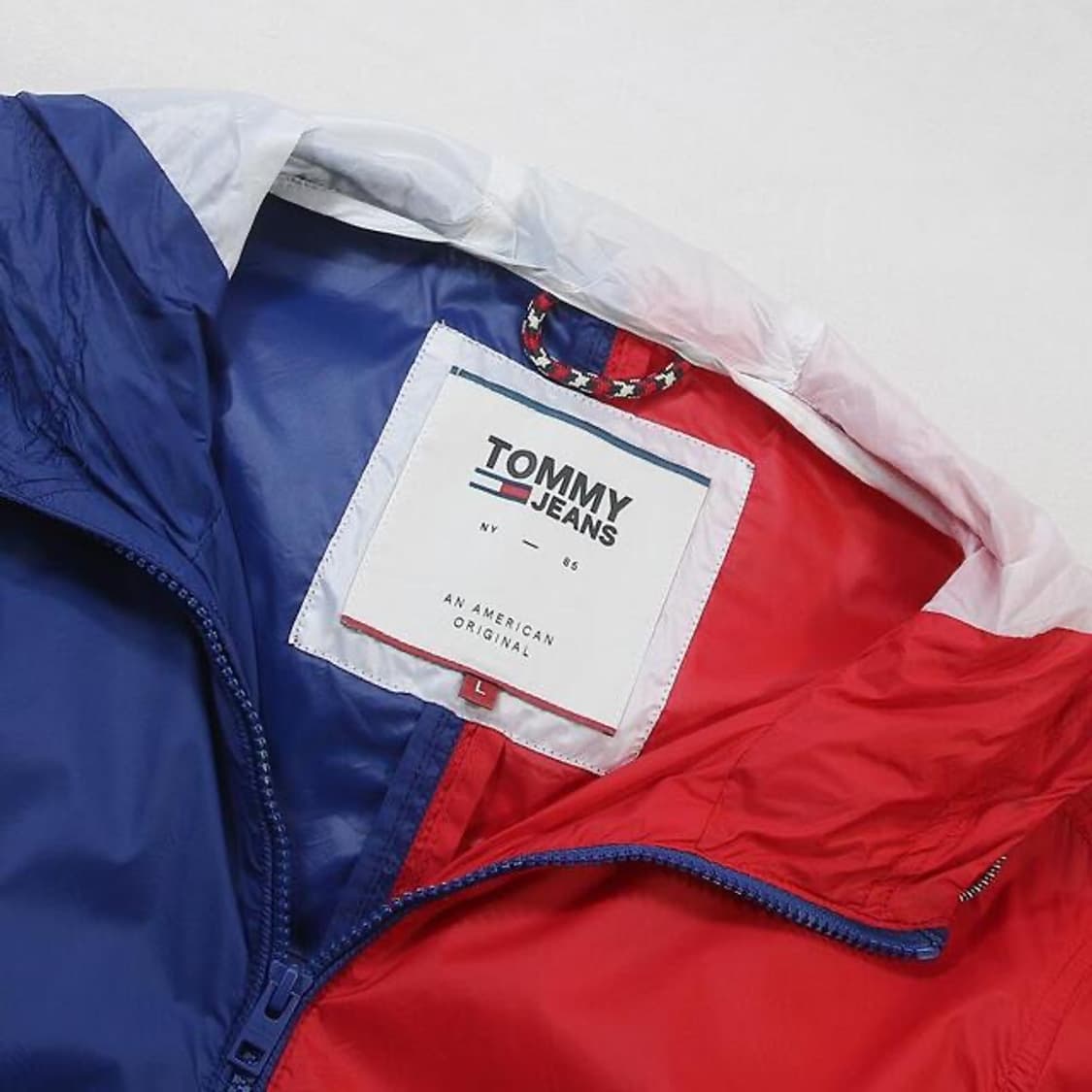 (착용컷) TOMMY JEANS 바람막이 후드 자켓 상품이미지6