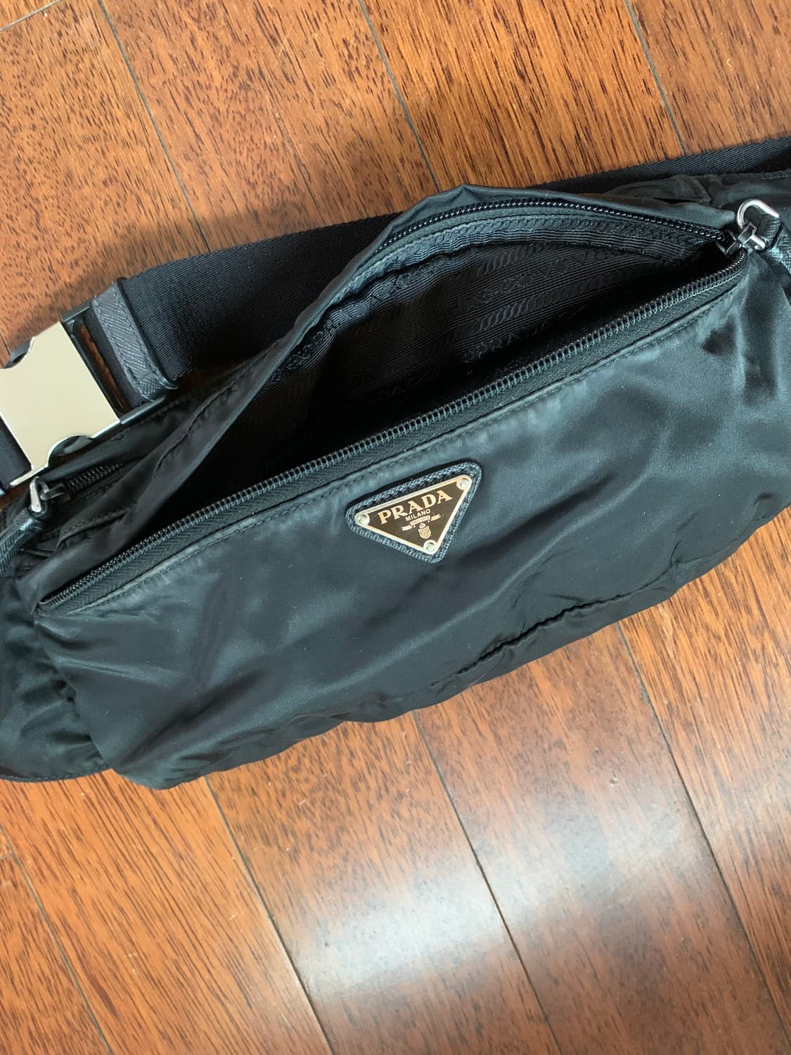 프라다 힙색 상품이미지2