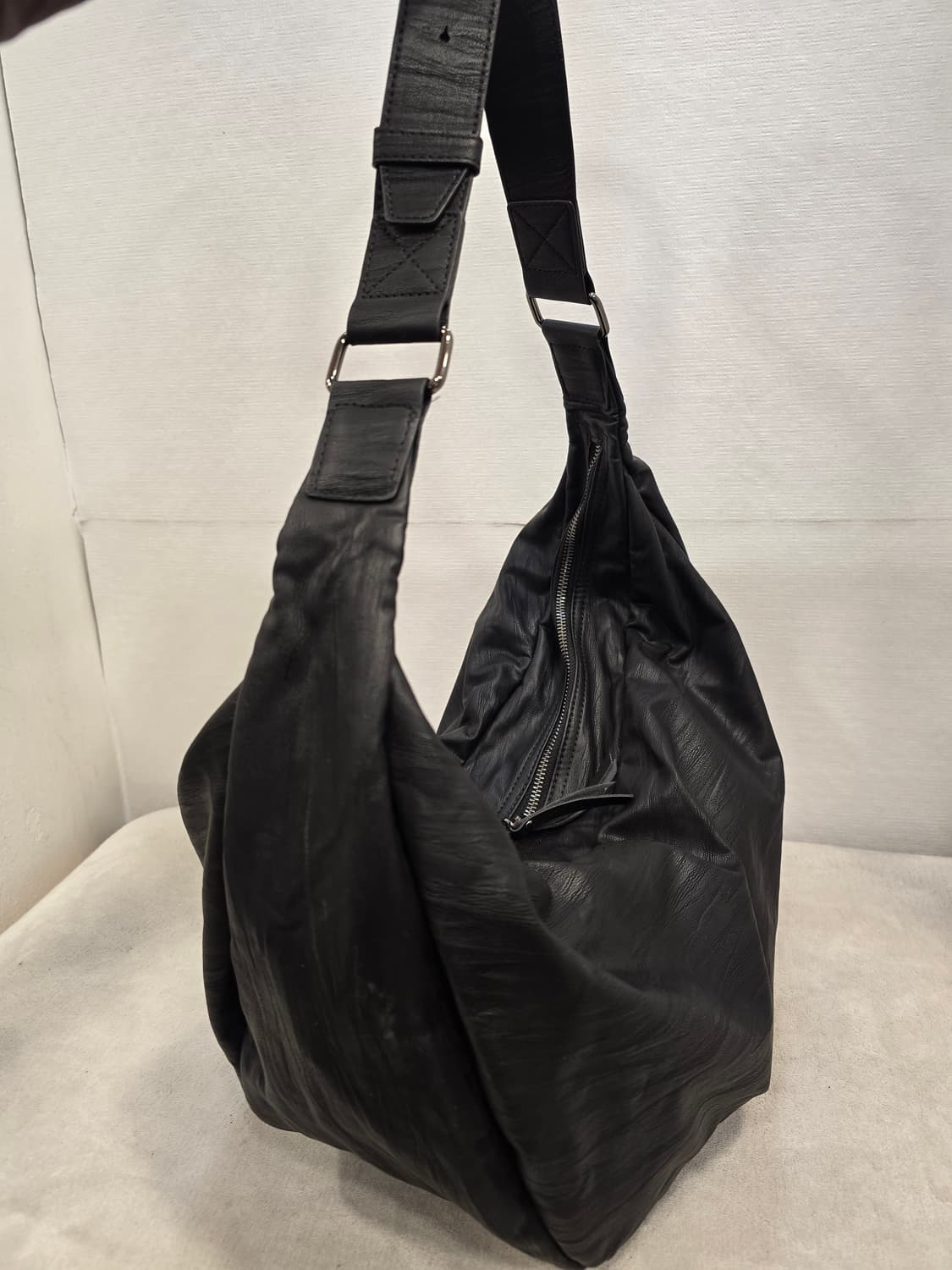 도프제이슨 DOFFJASON 크링클 레더 크로스백 블랙 상품이미지4