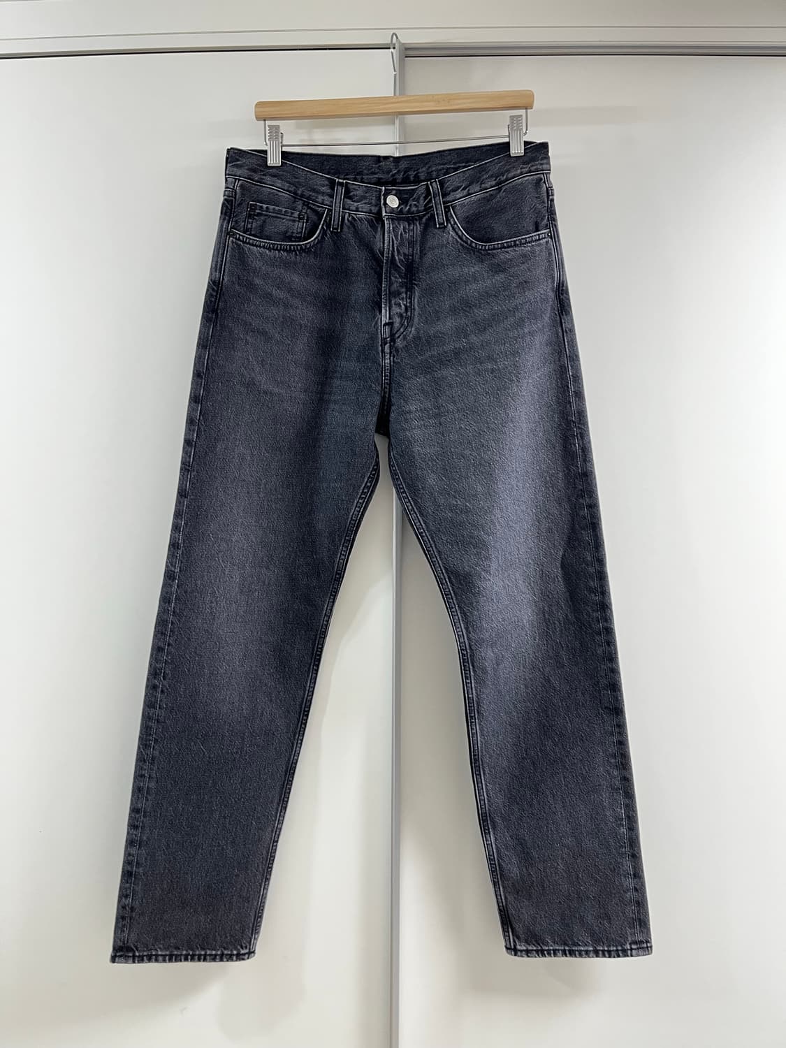 cos 시그니처 스트레이트 레그 진 31/32 워시드 블랙 상품이미지3