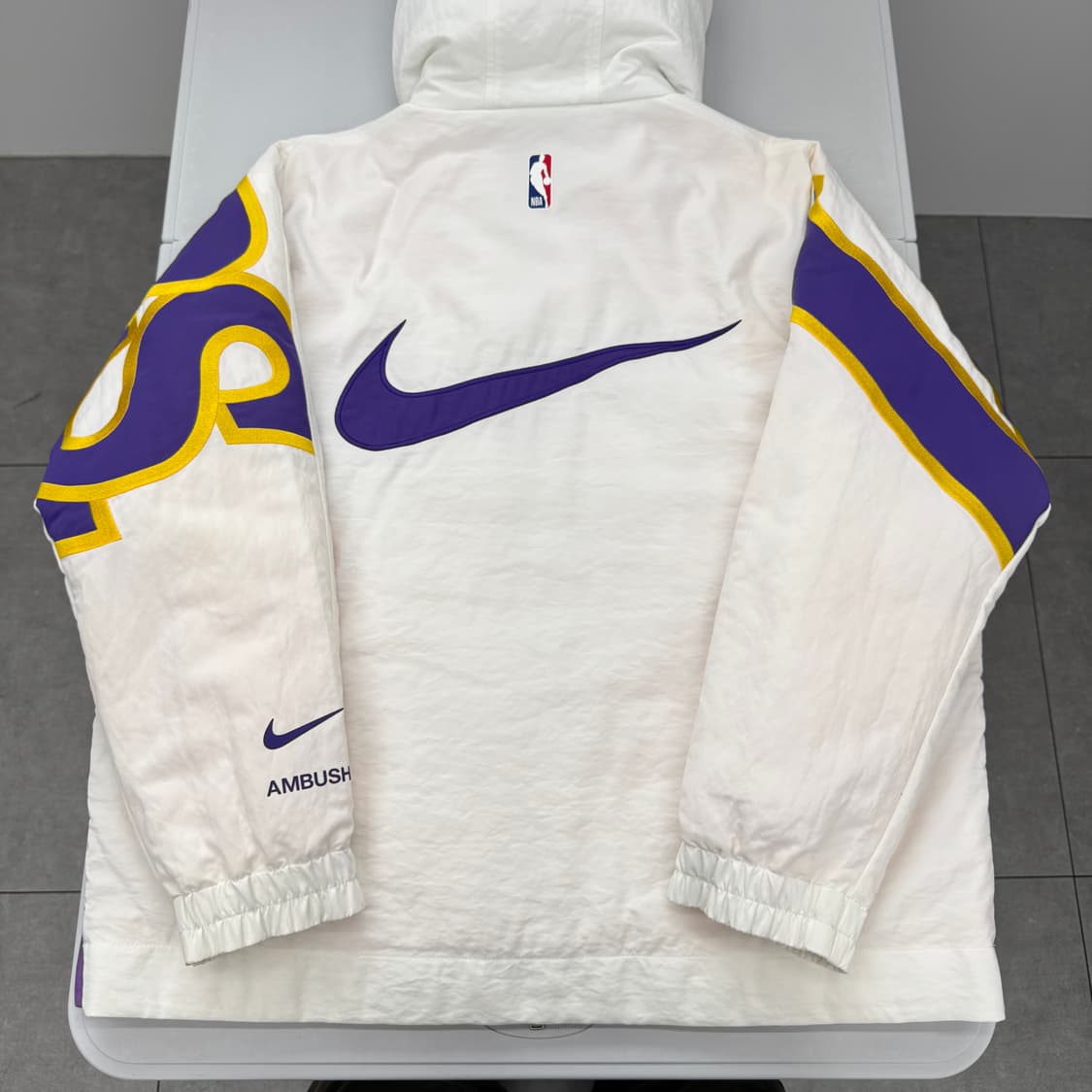 나이키X엠부쉬 레이커스 자켓  상품이미지4