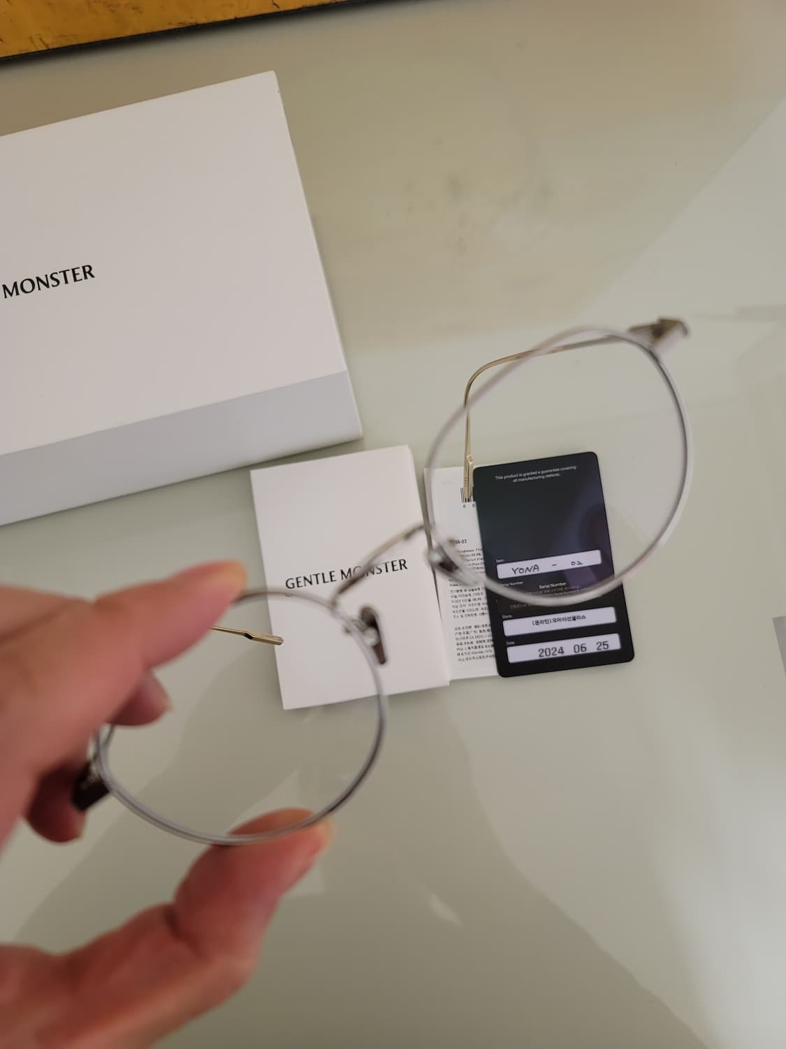 젠틀몬스터 요나02(실버) 판매합니다. 상품이미지1