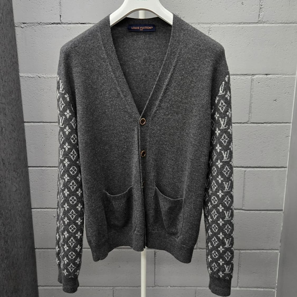 (M) 루이비통 LV 모노그램 캐시미어 가디건1 상품이미지1