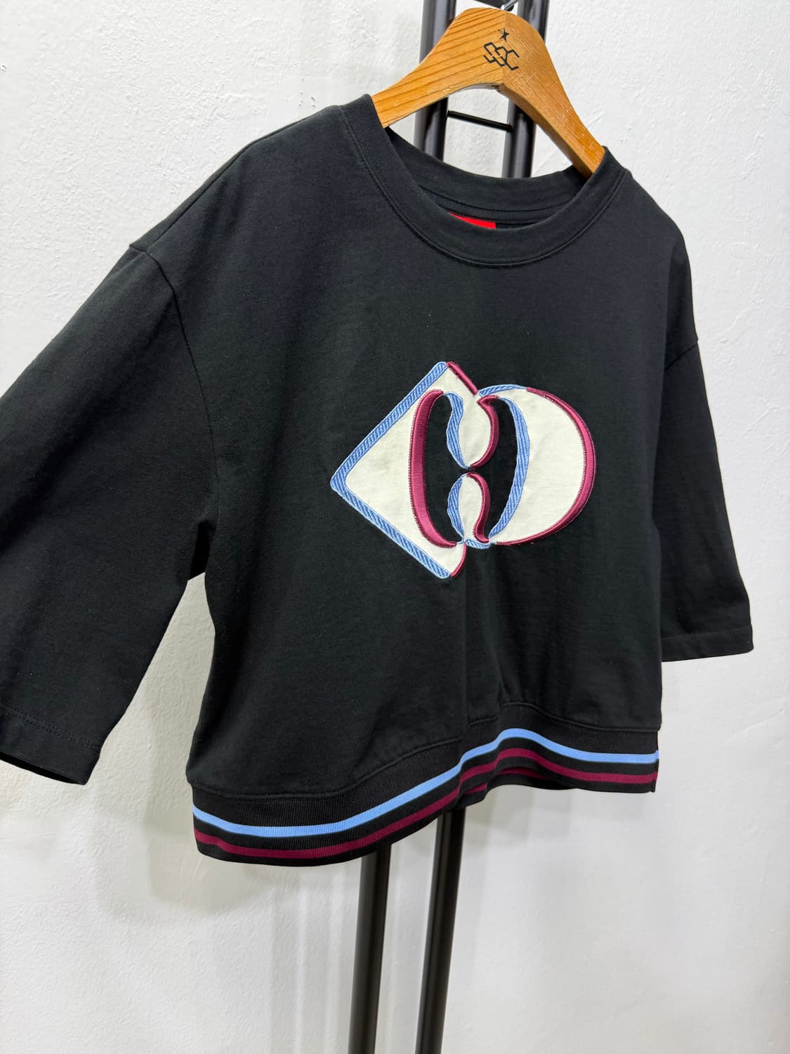 정품) 럭키슈에뜨 22ss 자수 티셔츠 F 상품이미지2