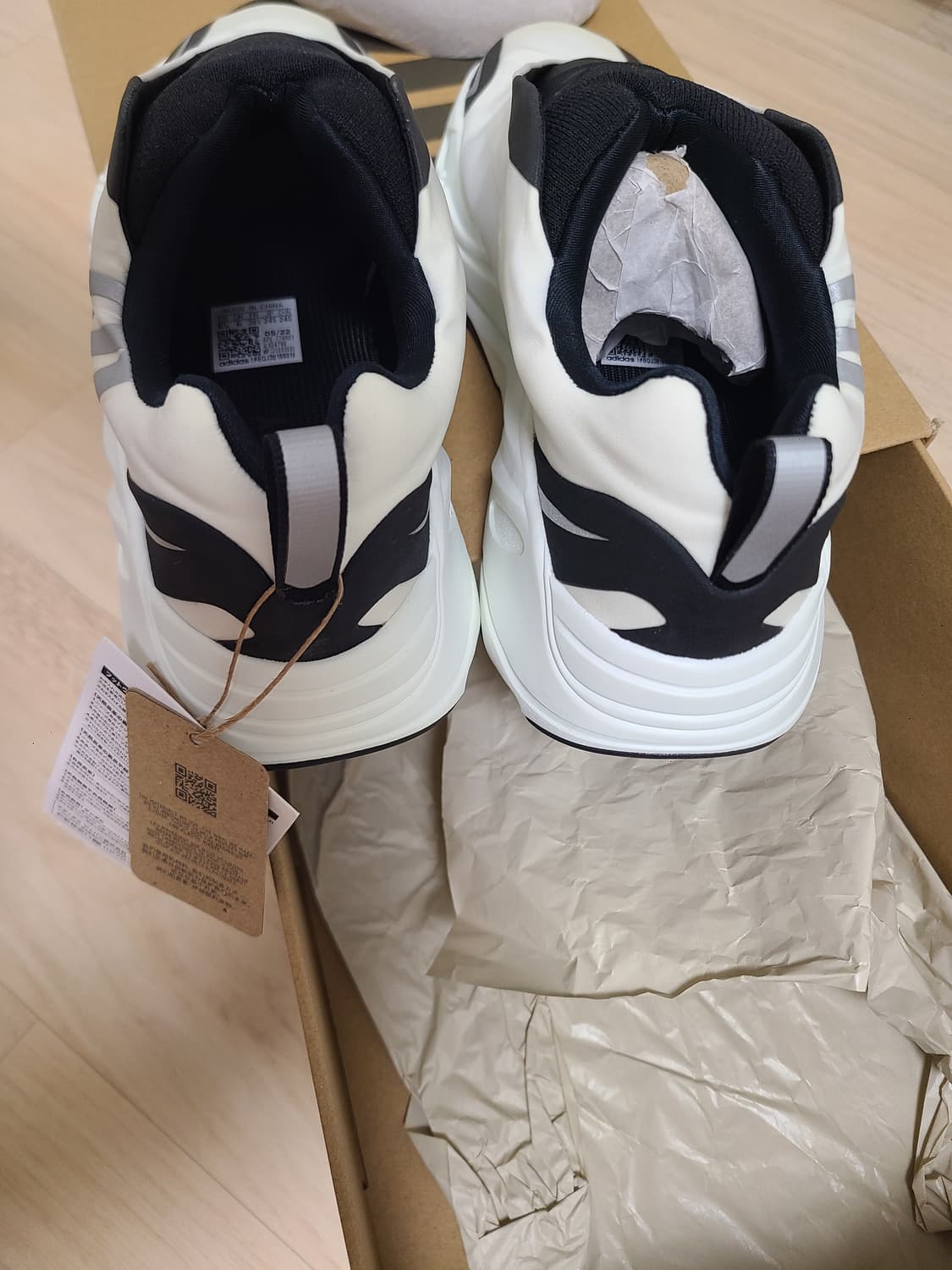 새상품 아디다스 이지부스트700  245 상품이미지4