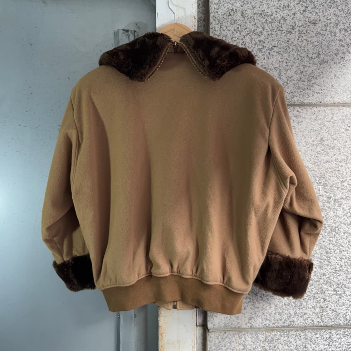 토피스 넥라인 집업 퍼 숏자켓 상품이미지2