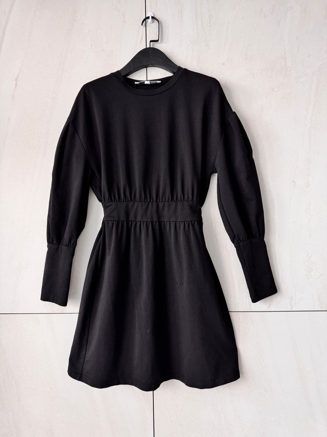 새상품 컨디션 Walter Baker 블랙 긴팔 미니 원피스 S(44,5 상품이미지1