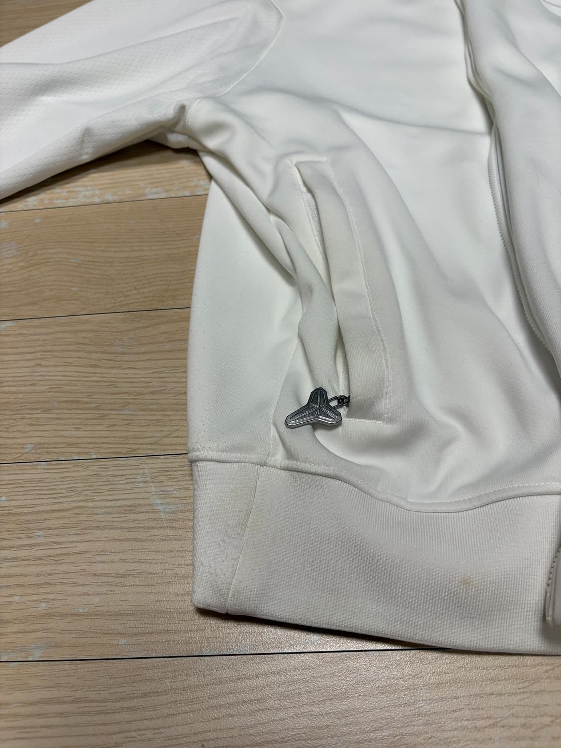 나이키 코비 집업 팔아요 상품이미지3