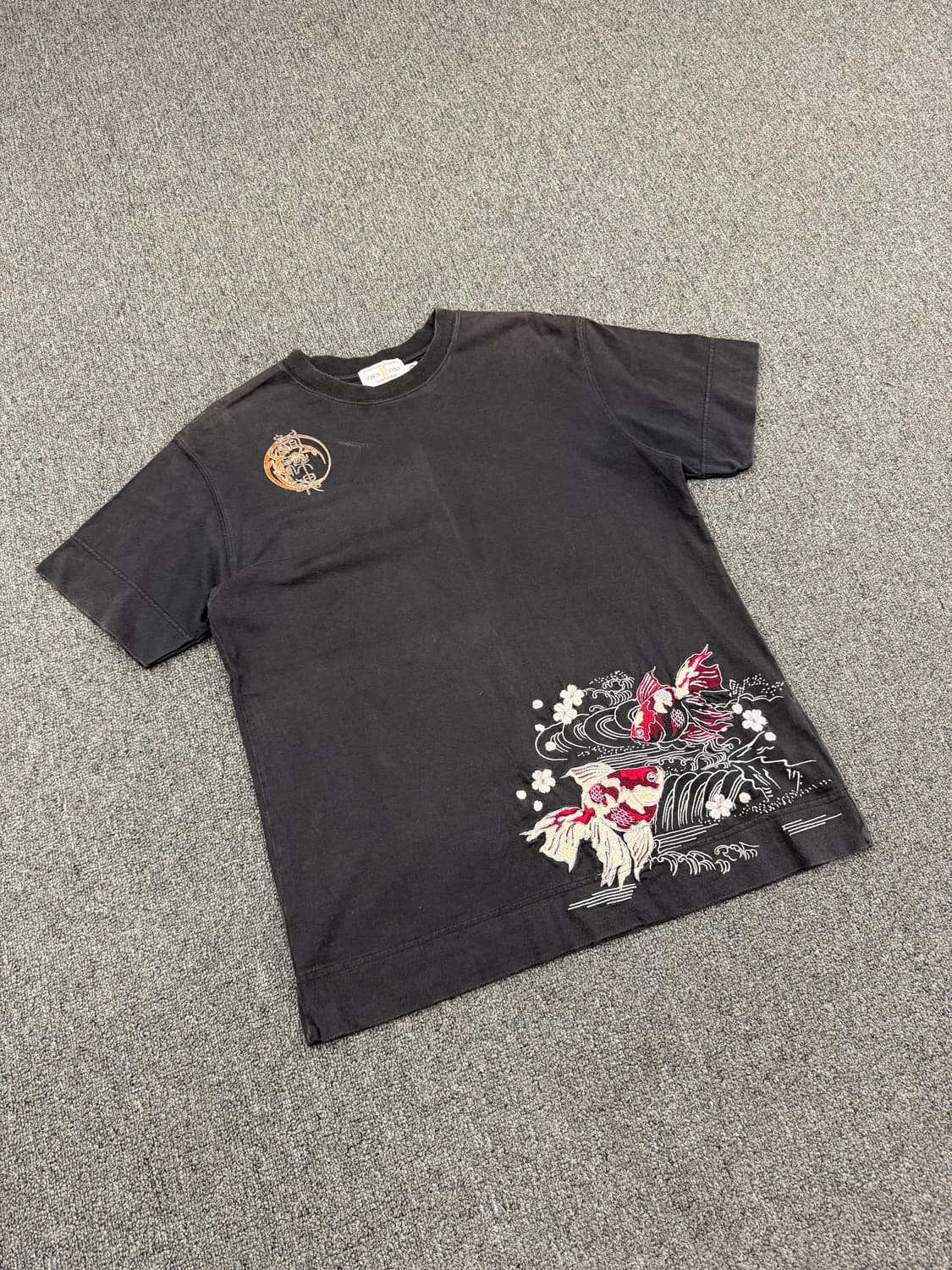 M) 카라쿠리 제네레이션 빈티지 금붕어 자수 반팔 티셔츠 상품이미지1