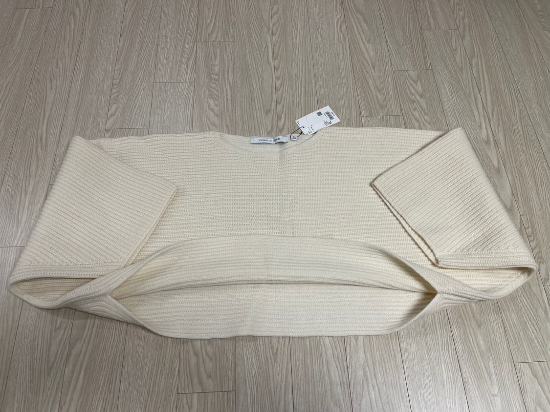 유니클로 x 르메르 램 크롭 스웨터 니트 오프화이트 상품이미지3