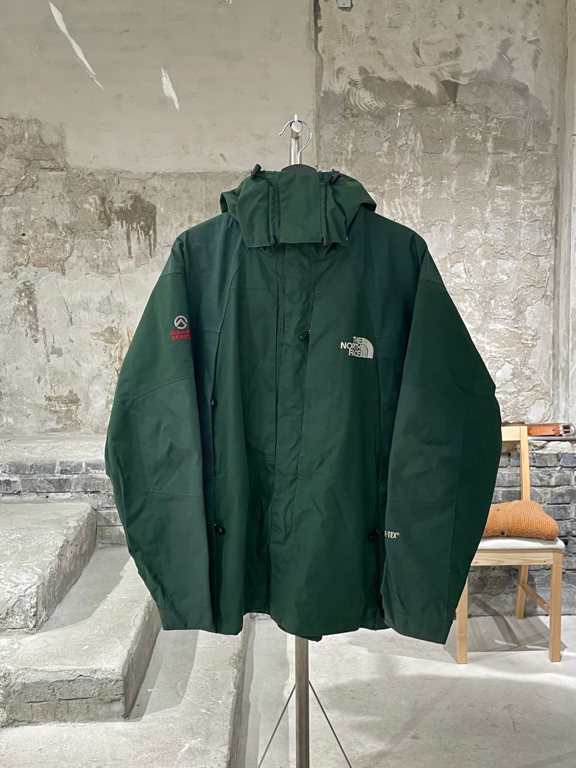 노스페이스 그린 써밋 시리즈 고어텍스 나일론 자켓 상품이미지1