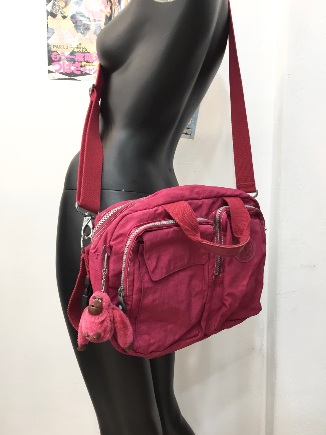 키플링 포켓 보부상 핫핑크 크로스백 상품이미지1