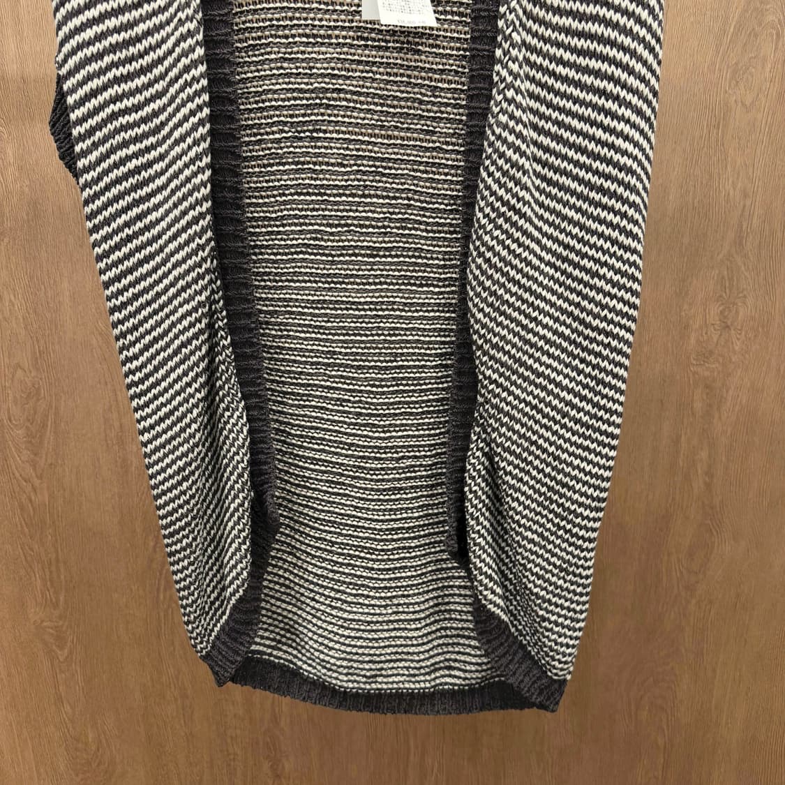 막스마라 위켄드 오픈 니트 슬리브리스 가디건 트위스트 디테일 딥 브라운 상품이미지5