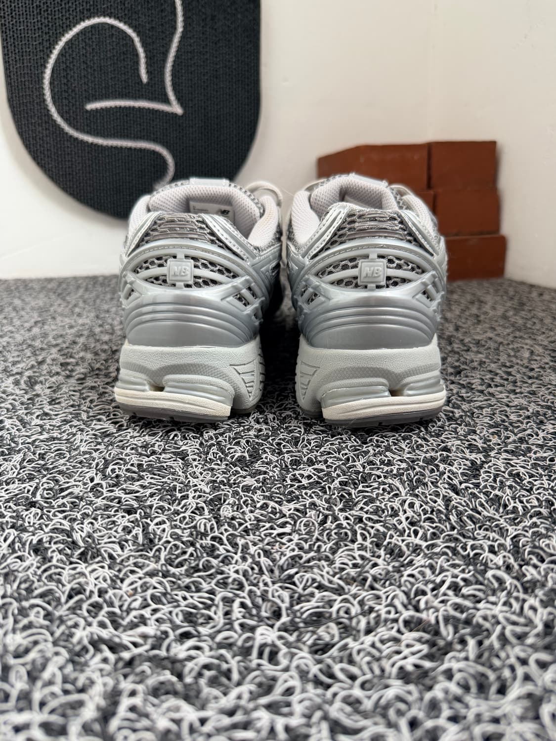 [New Balance] 1906R 메탈릭 실버 (M1906REH) 상품이미지3