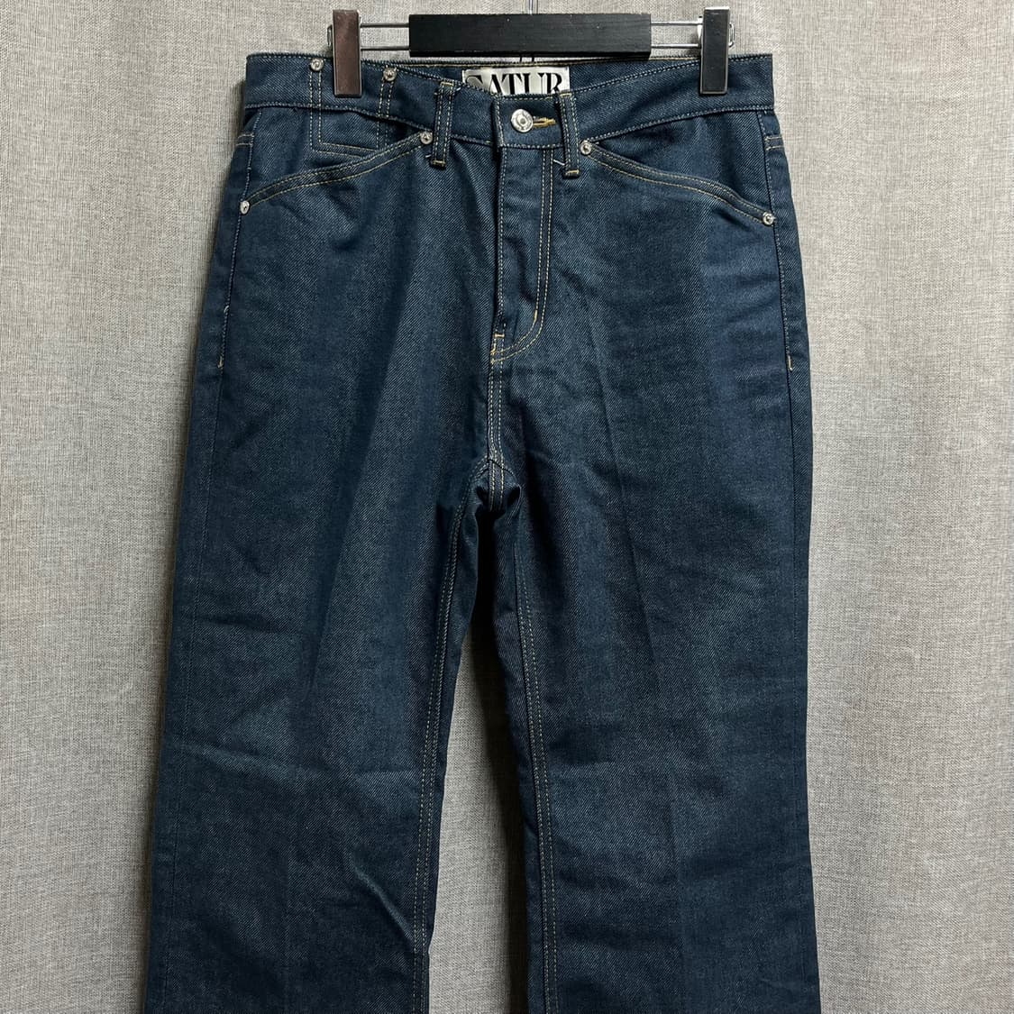 [M] 세터(SATUR) 와이드 패치 생지 데님 팬츠 미드블루 상품이미지2