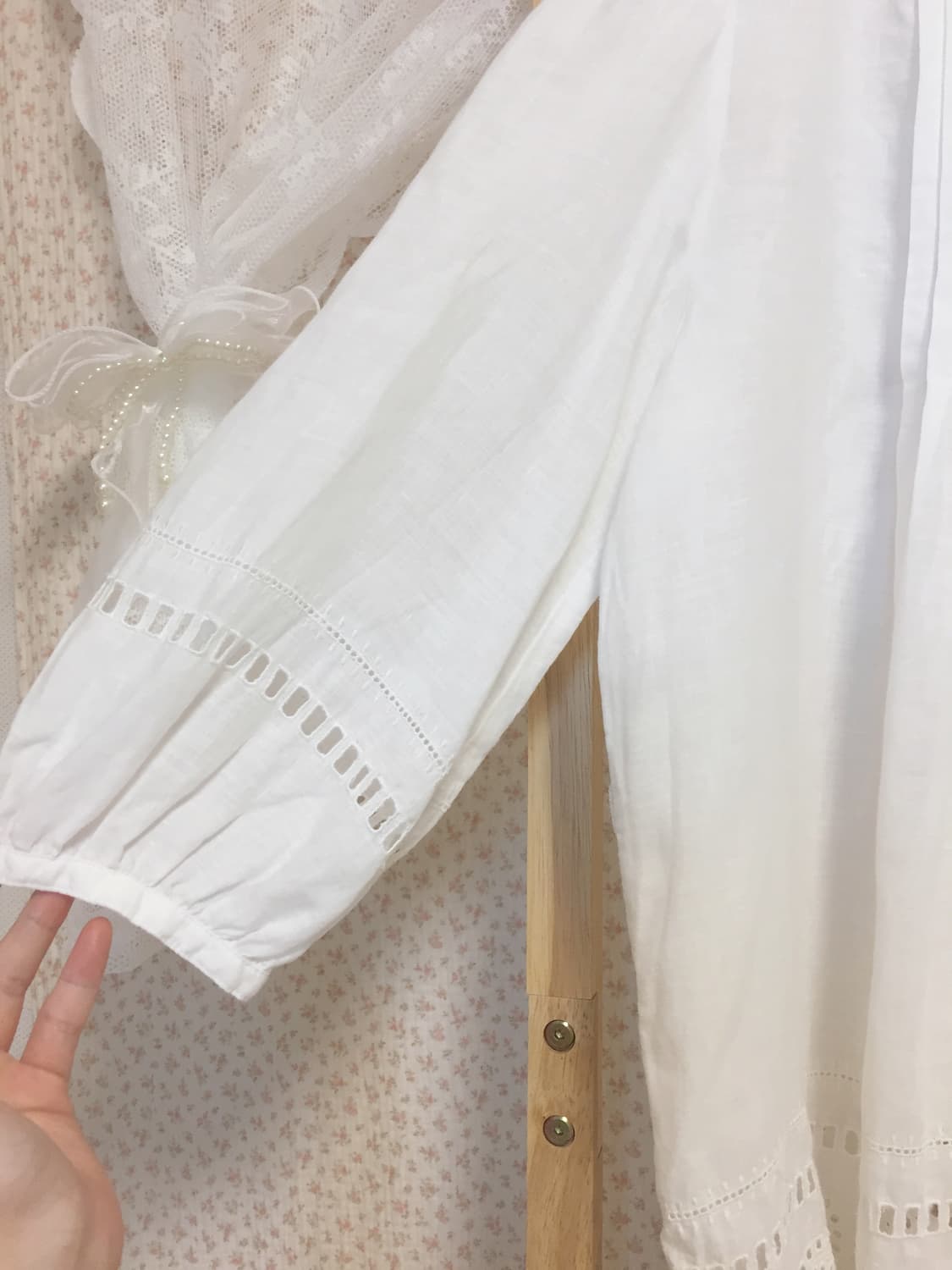 빈티지 화이트 펀칭 블라우스 상품이미지3