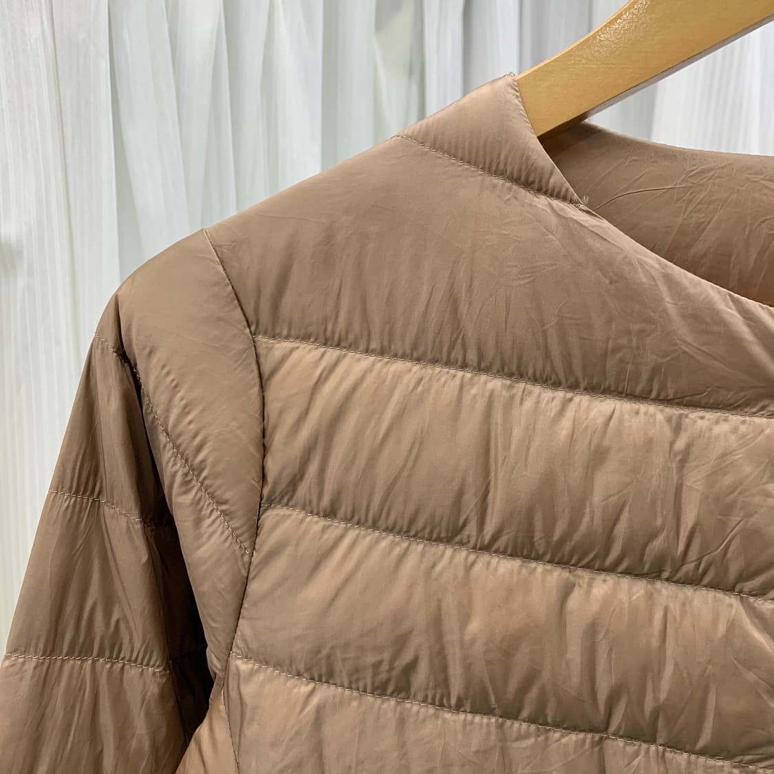 일본 유니클로 여성 슬림 라인 경량 패딩 1743 상품이미지2