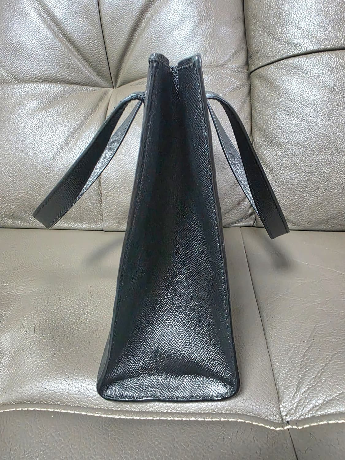 정품 샤넬 미듐 가죽 토트백 컨디션 good 상품이미지9