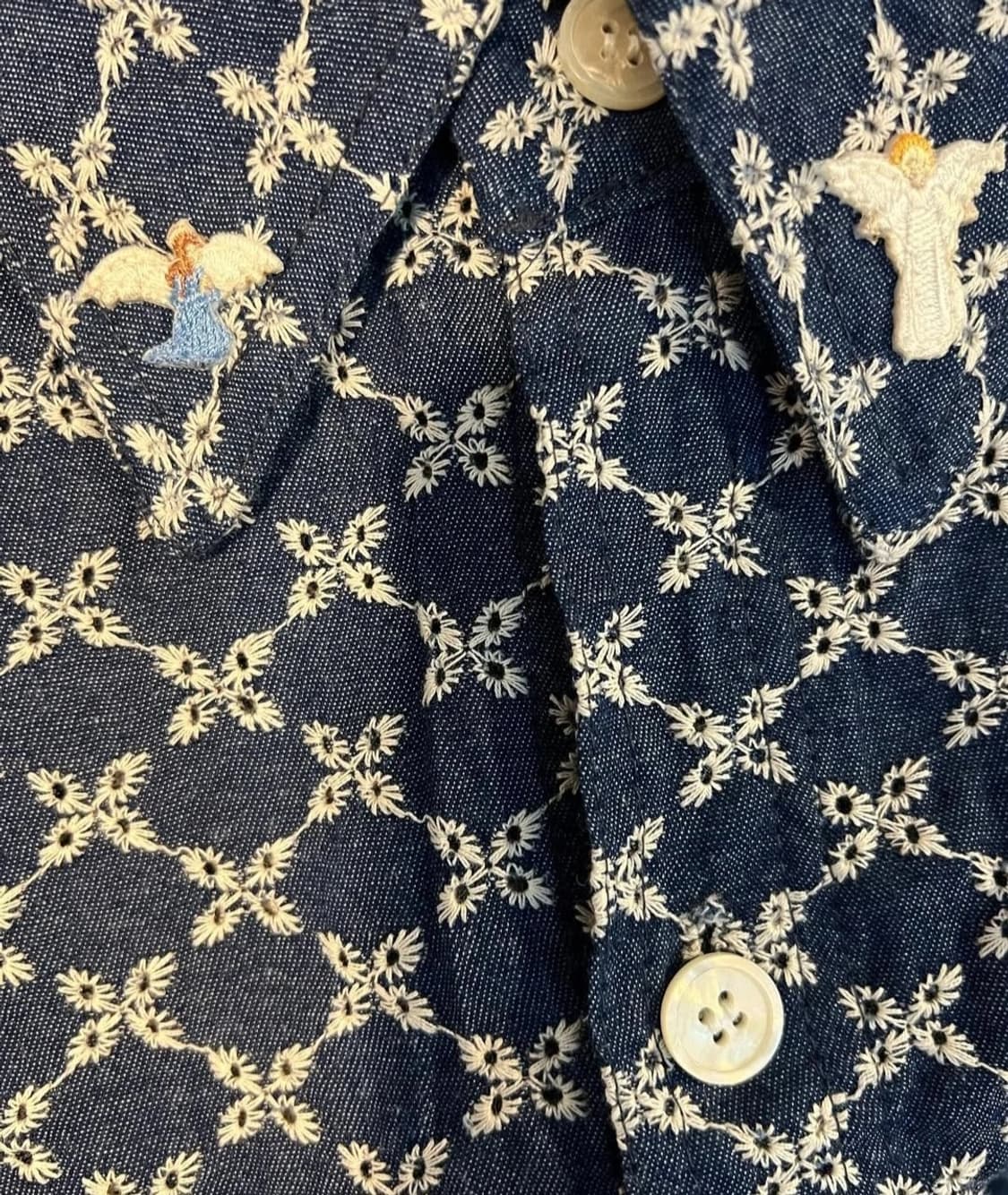 비욘드클로젯 천사 자수 데님 셔츠 (컬렉션라인) 상품이미지4