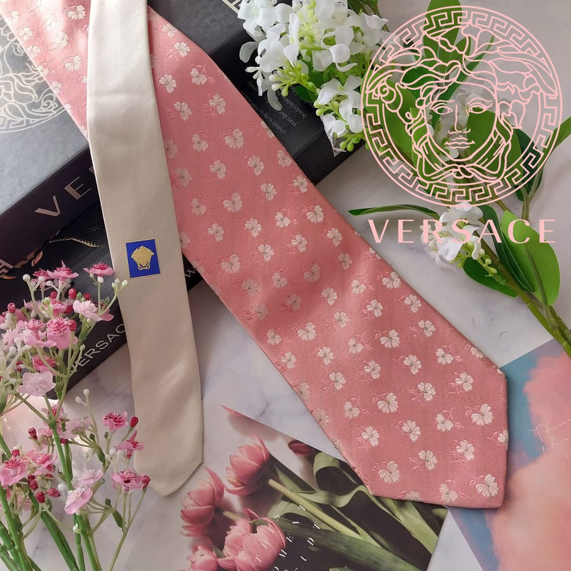 베르사체 실크 플라워 자카드 넥타이 9.3cm A+~A등급 K1599
 상품이미지1