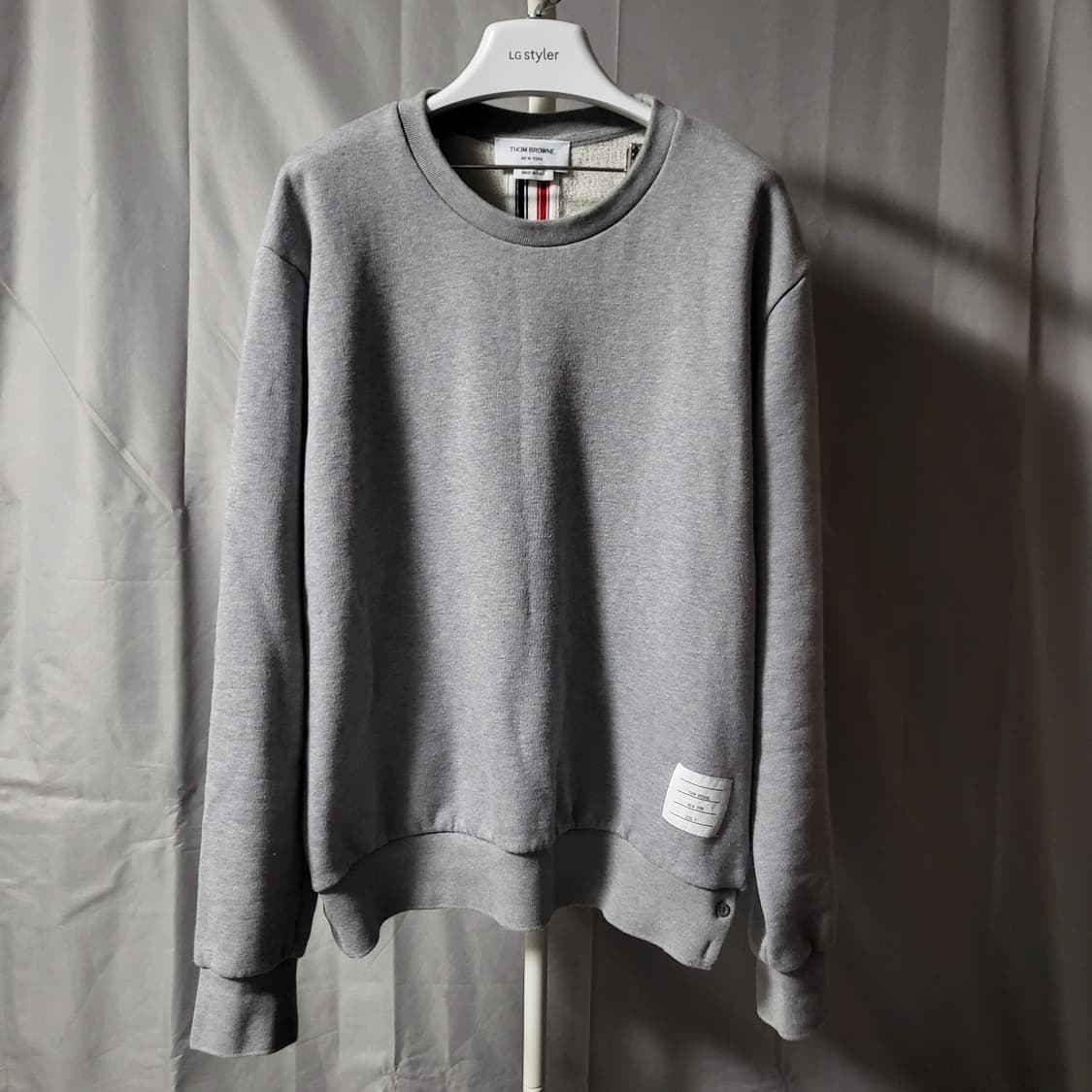 [새상품급]톰브라운 백삼선 맨투맨 4사이즈 그레이 상품이미지2