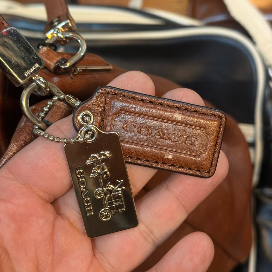 올드 코치 메디슨 레더 숄더백 상품이미지2