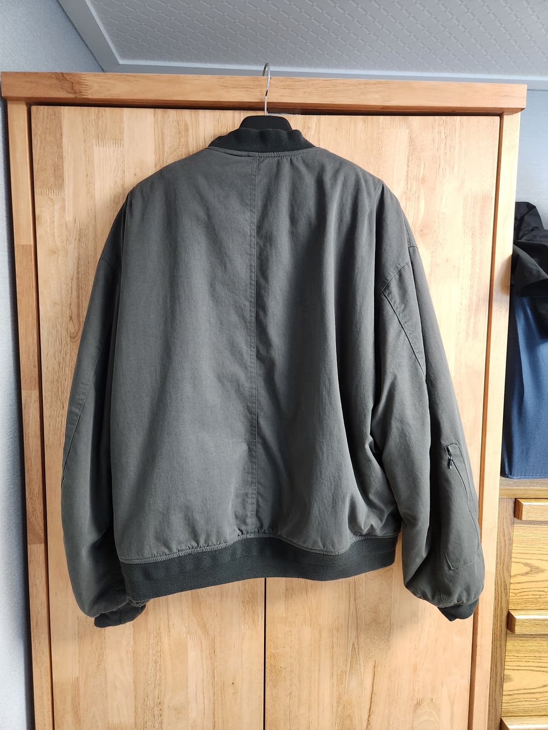 비긴202 Nycot Washed Ma-1 Jumper 차콜 3사 상품이미지2