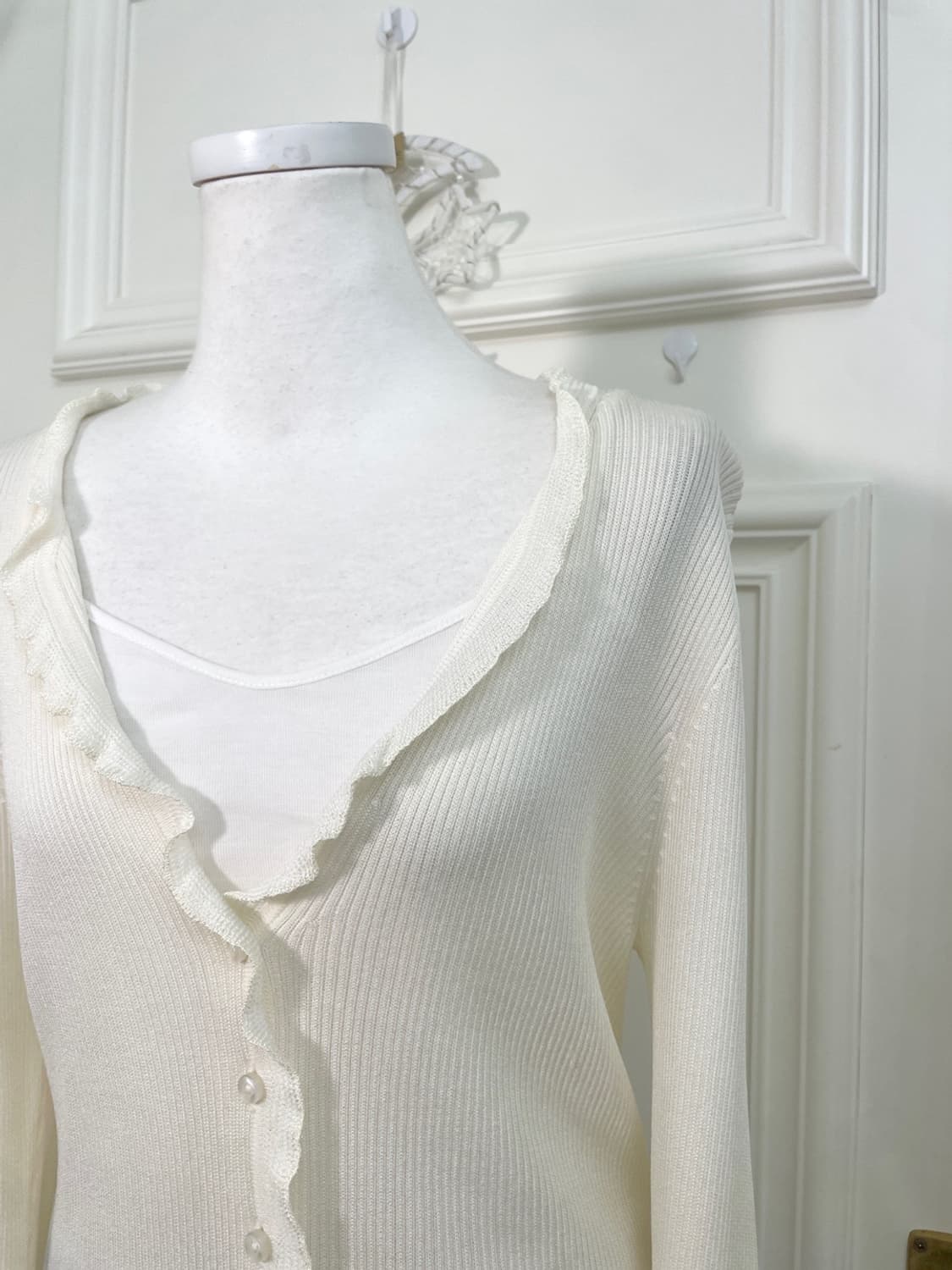 ivory frill v-neck rib cardigan(size-40) 상품이미지7