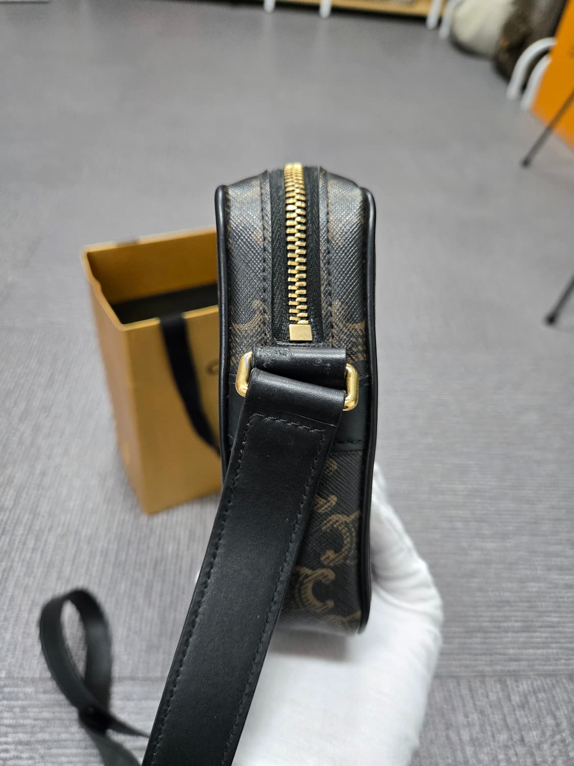 [특가][정품] 셀린느 트리오페 메신저백 상품이미지4