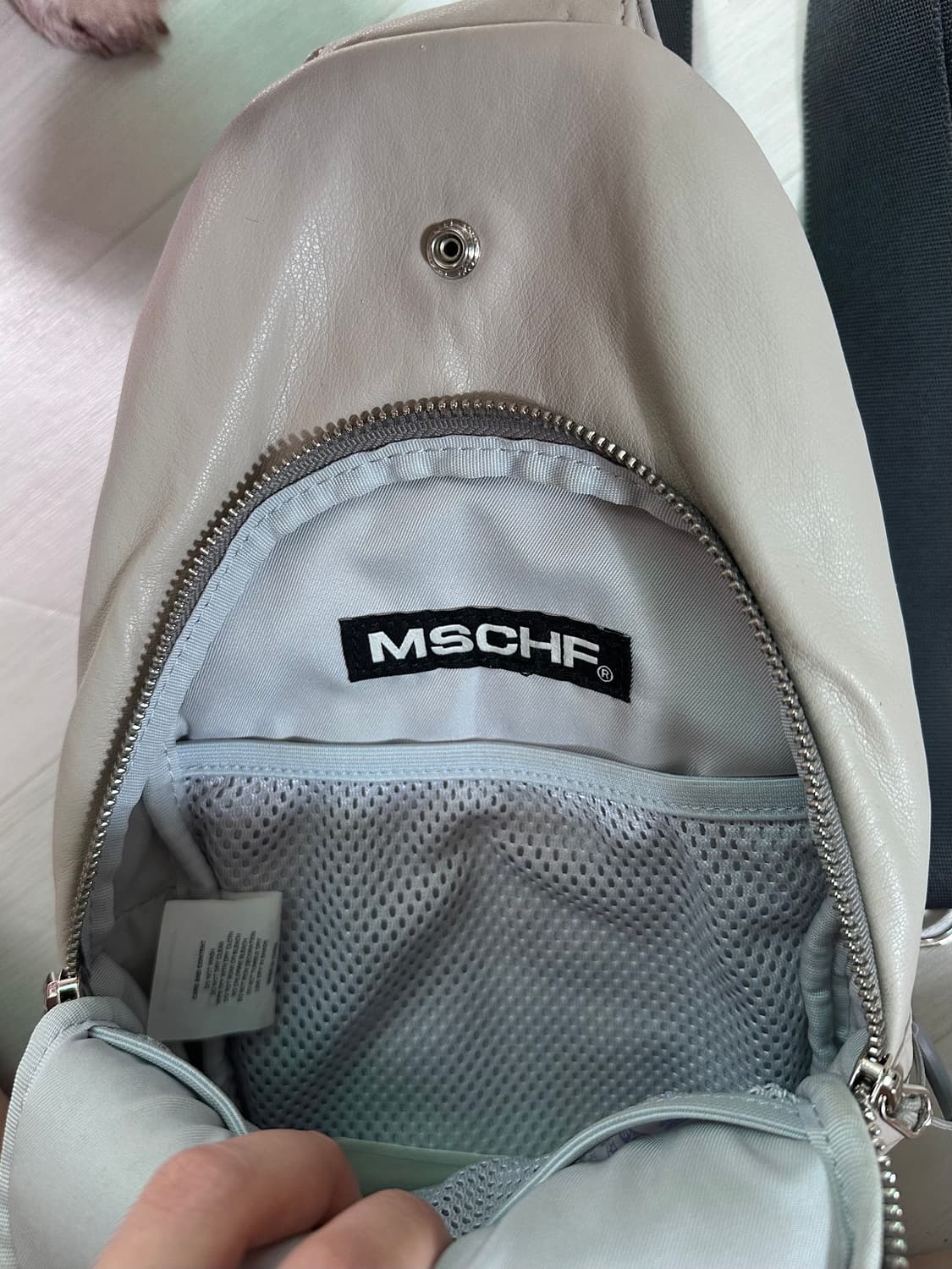 미스치프 슬링백  상품이미지2