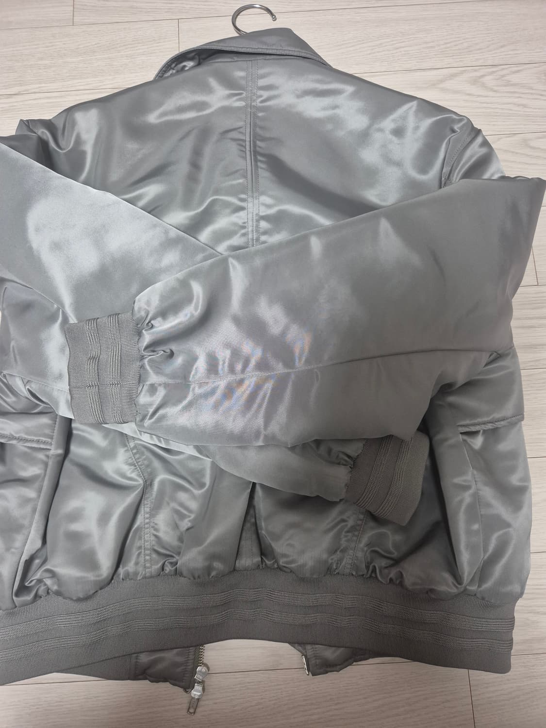 벨리에 X엔트런스 콜라보 23fw  써큘러 봄버 M 상품이미지3