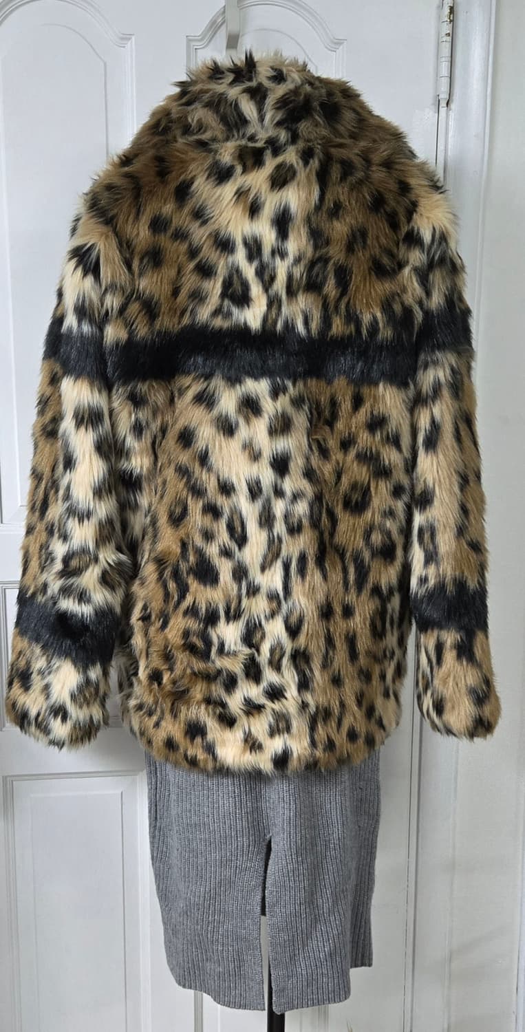 에셴셜 앤트워프 오버핏 레오파드 퍼코트 상품이미지5