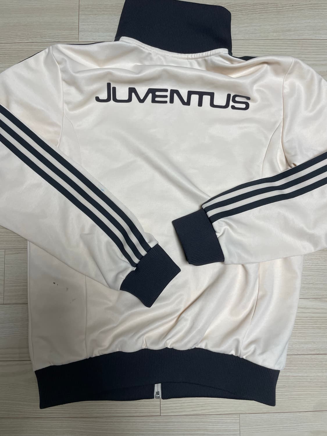 아디다스 유벤투스 트랙탑 상품이미지3