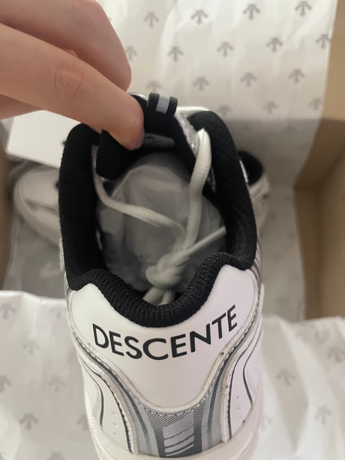 데상트 디마라톤 블랙화이트 운동화 255mm 새상품 상품이미지8