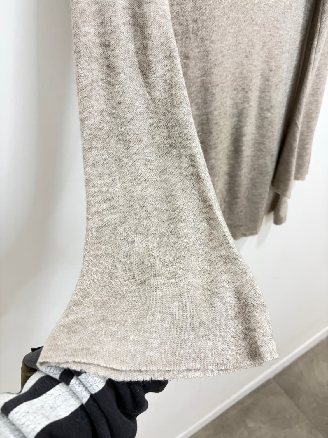 G.O.A 고아 나팔 슬리브 니트 상품이미지7