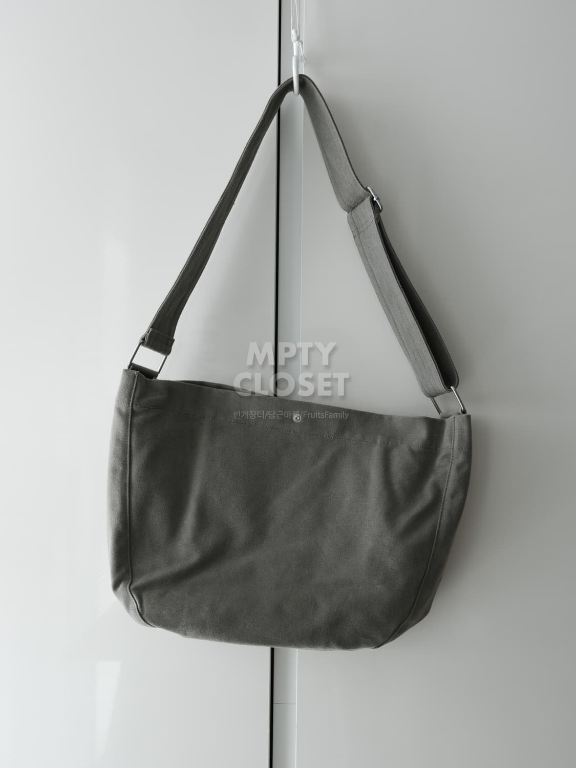 A.P.C.  저널사첼백 뉴스보이백 카키 상품이미지3