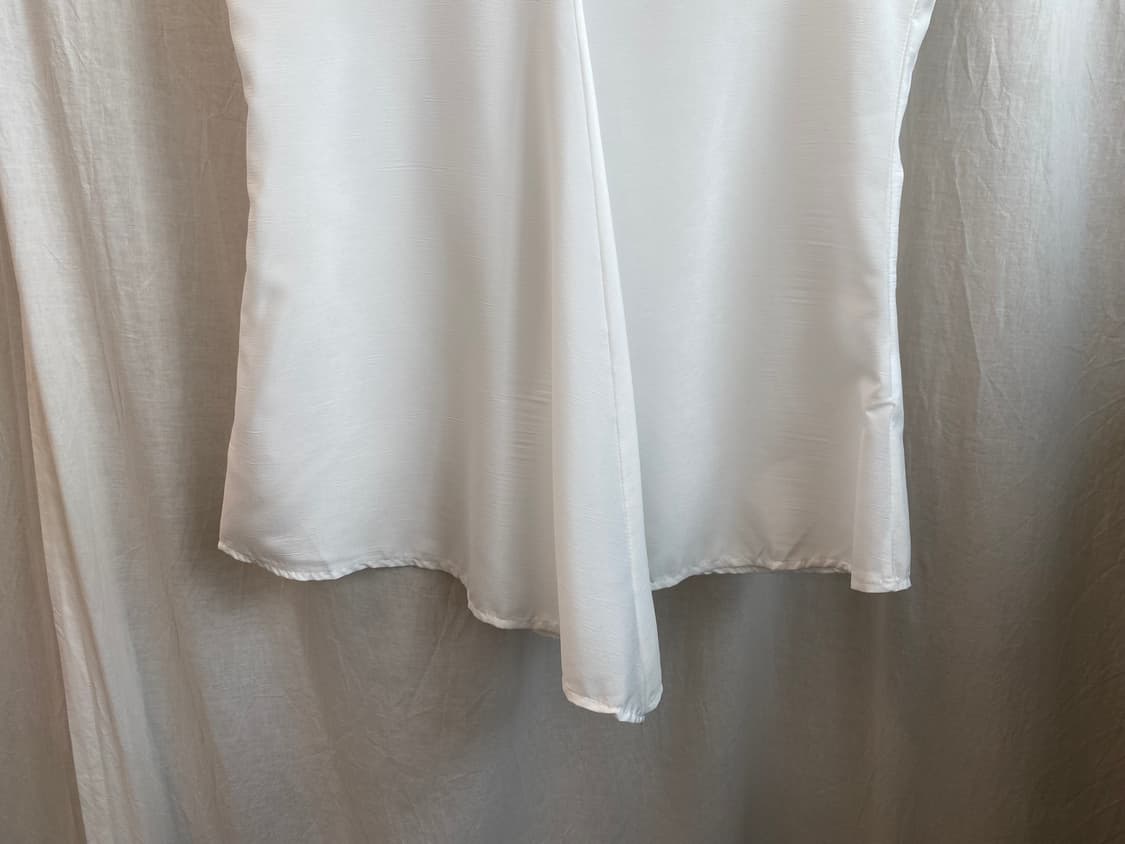 브이넥 화이트 슬리브리스탑(M) 상품이미지5