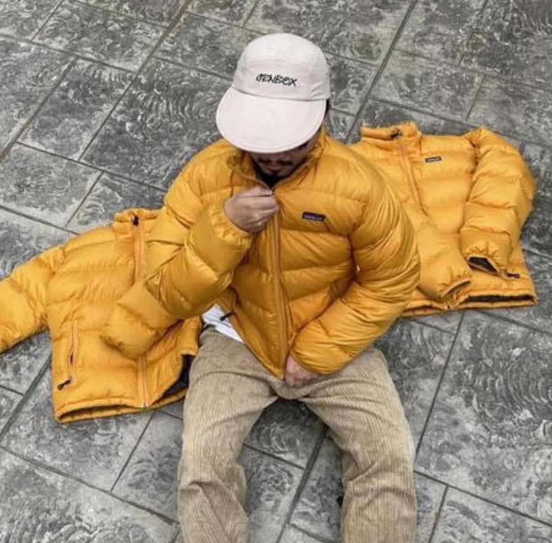 파타고니아 패커블 구스다운 망고 컬러 상품이미지1