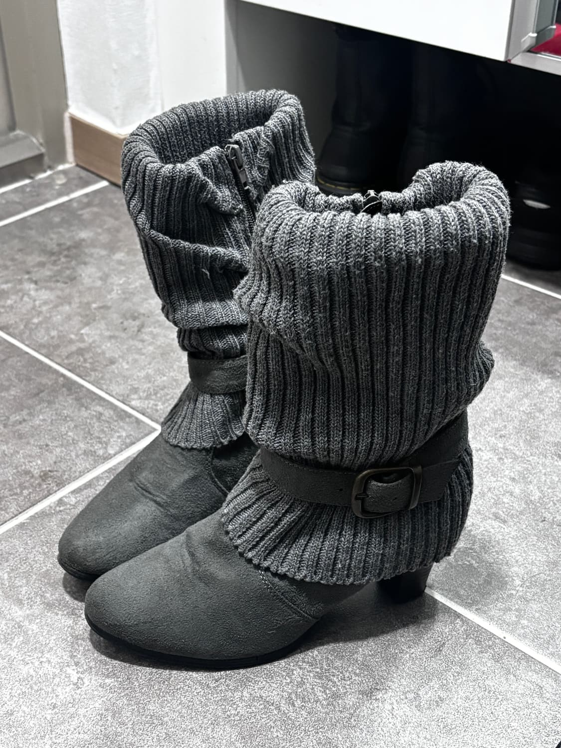 Knit warmer belted grey boots 상품이미지3