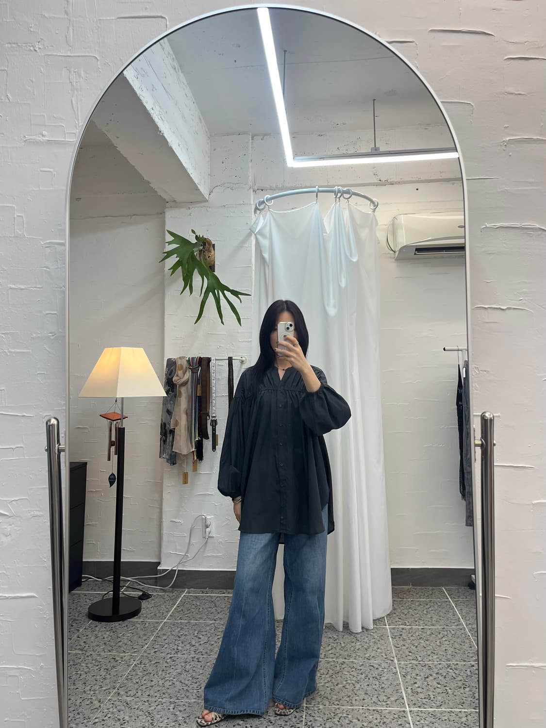 블랙 셔링 블라우스 상품이미지1