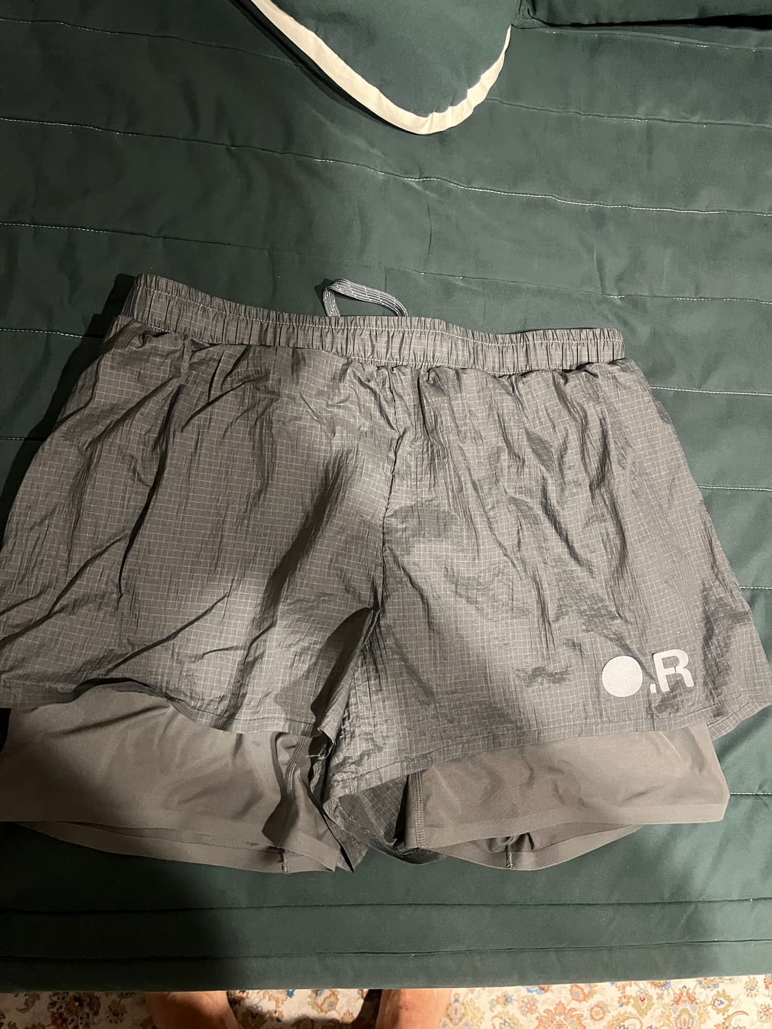 옵티미스틱 러너스 글로시 립스탑 쇼츠 메탈릭 그레이 상품이미지2