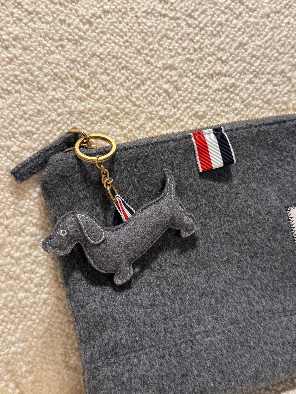 톰브라운 성수 익스클루시브 파우치 스몰 + 닥스훈트 키링 상품이미지1