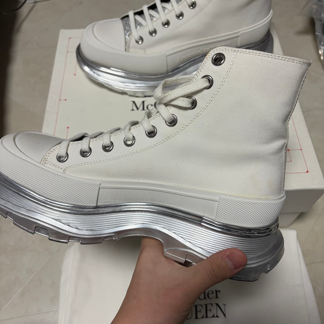 새상품(270)알렉산더맥퀸 트레드 슬릭 부츠 실버 화이트 상품이미지4