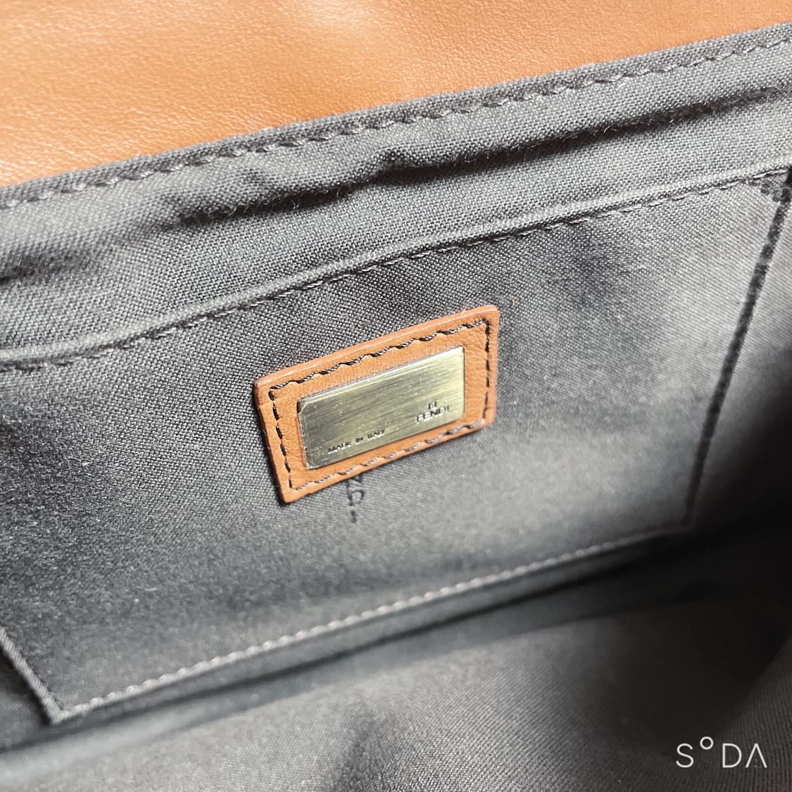 펜디 브라운 페이던트 B백 체인 숄더백 상품이미지9