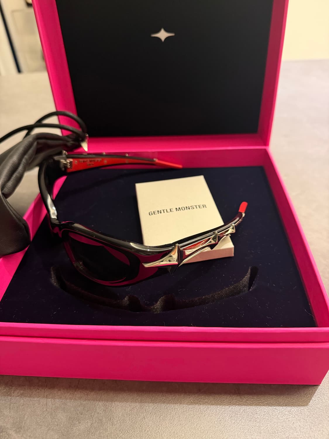 젠틀몬스터 파쏘 01 블랙 상품이미지3