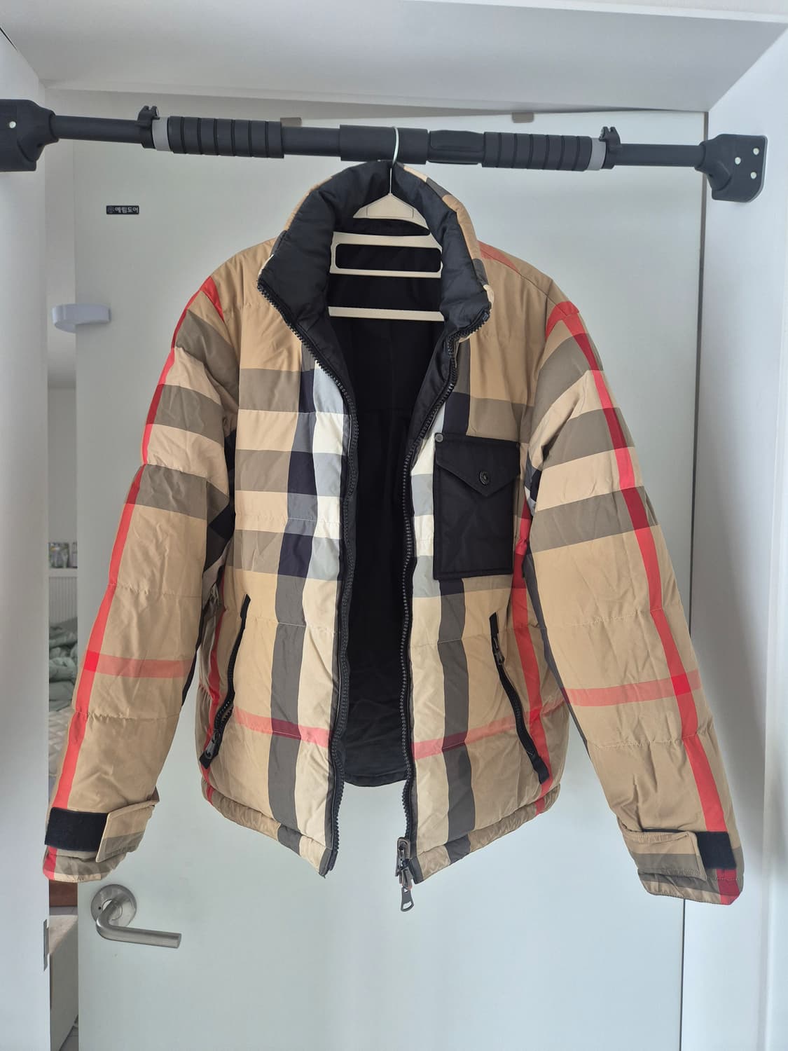 버버리 리버시블 체크 퍼퍼 패딩 판매합니다 상품이미지3